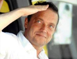 Amerika Cem Uzan'�n Paras�n�n Pe�inde