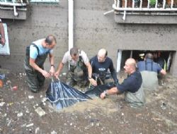 Sel Felaketinde �l� Say�s� 11 Oldu